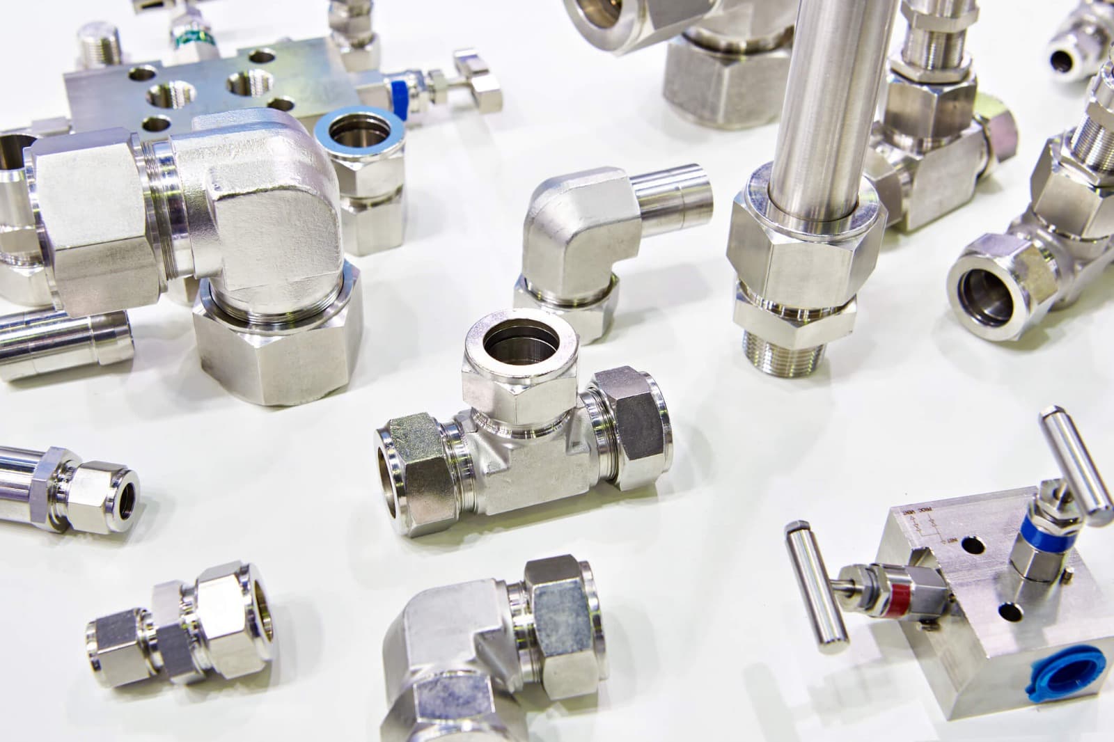 Durable E85-compatible AN fittings for Modern Flex Fuel Builds